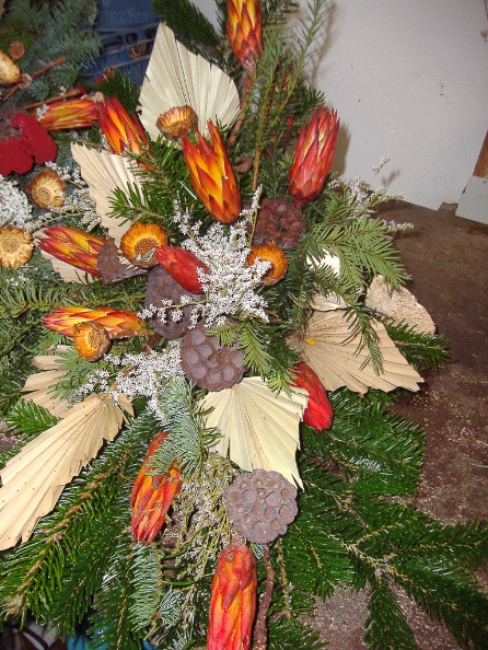 Blumenkranz als Trockengesteck zur Beerdigung